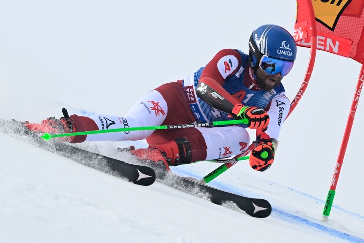 Obrovský slalom Svetového pohára v Söldene ovplyvnilo počasie